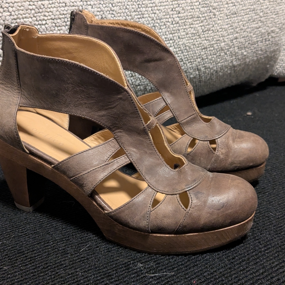 COCLICO Taupe Leather Heeled Sandals